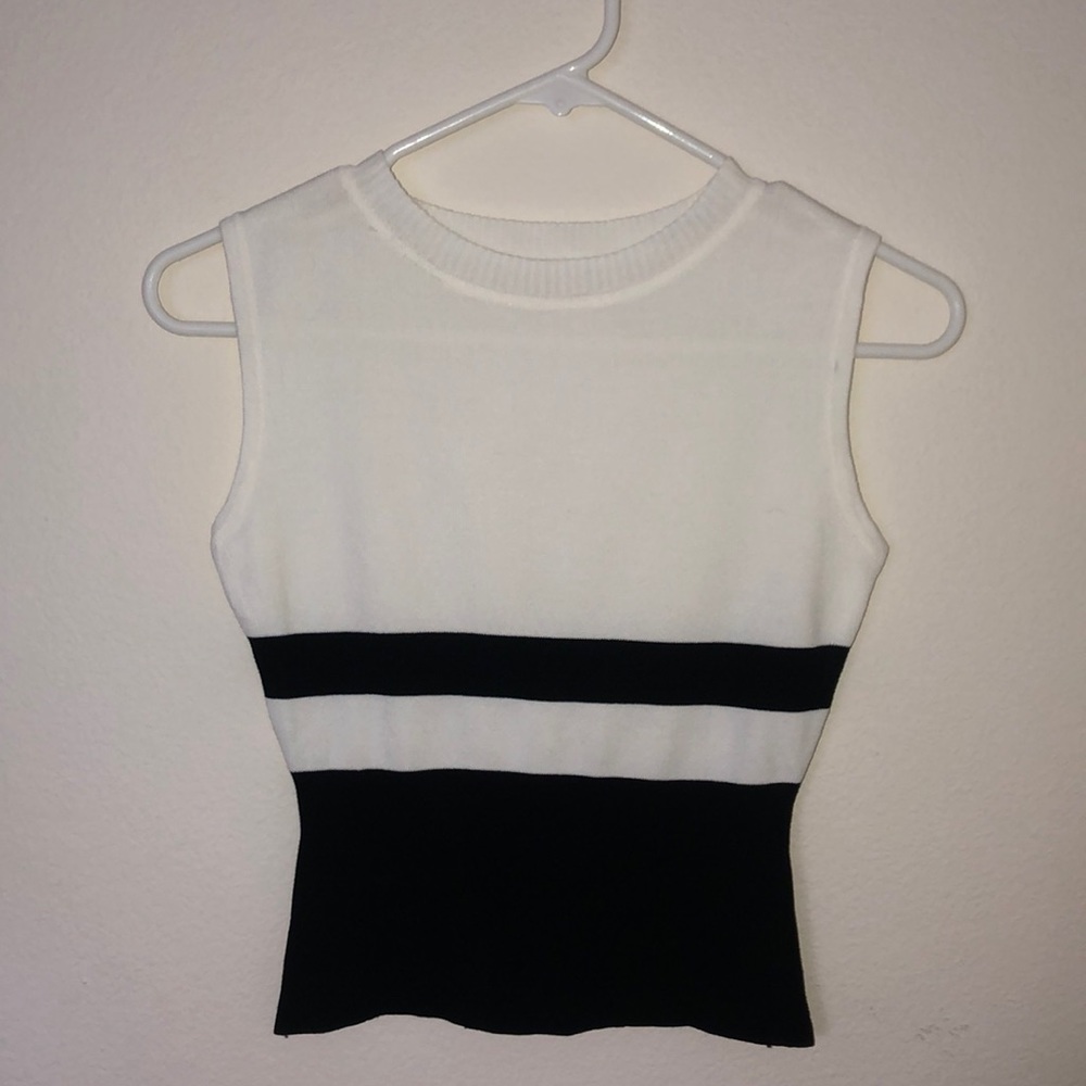 BRANDY MELVILLE - FITTED BLOUSE